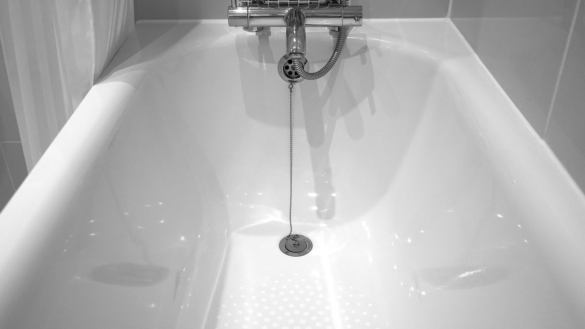 Can A Pet Rabbit Be Bathed_bath tub